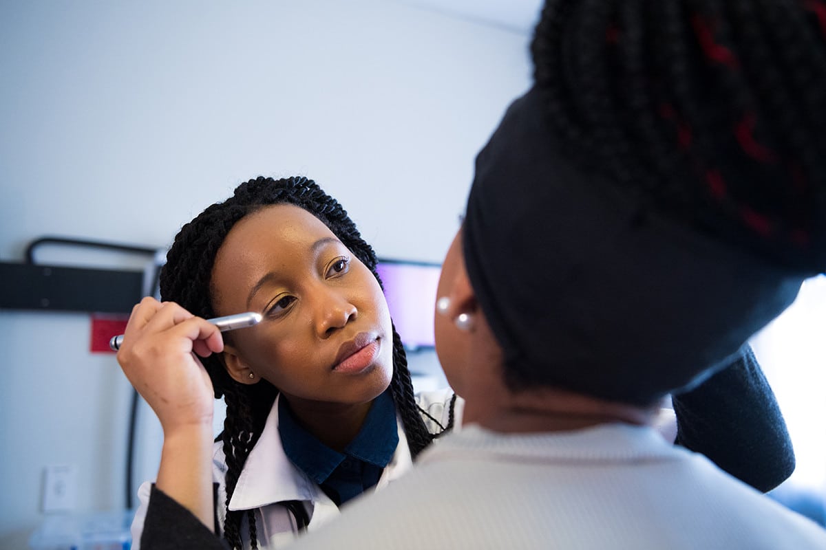 Taking Care of Your Eyesight OPC - L’Organisation pour la Prévention de la Cécité (OPC) encourage le renforcement des systèmes de santé oculaire et lutte pour le droit à la vue des populations les plus négligées en Afrique francophone.